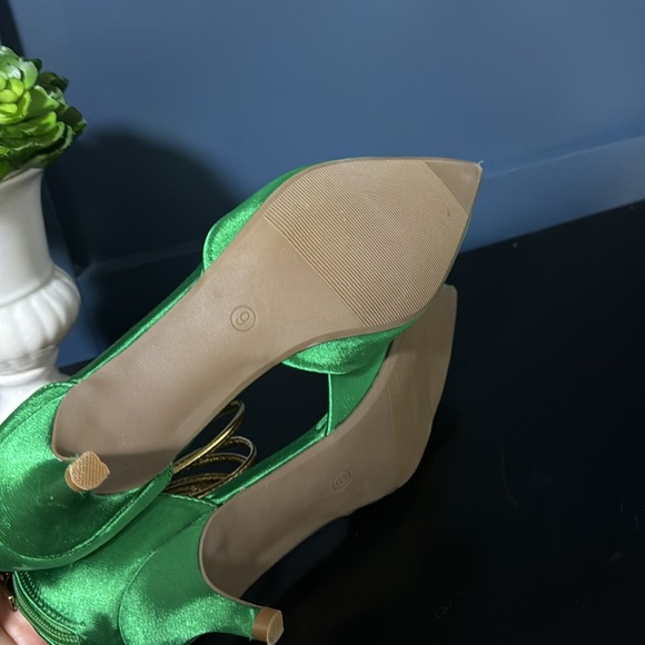 Women's size 9 green heel gold strap. Zip back. Perfect condition - Picture 3 of 3